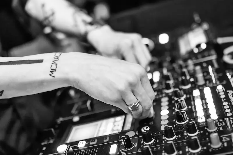 DJ mujeres musica electrónica