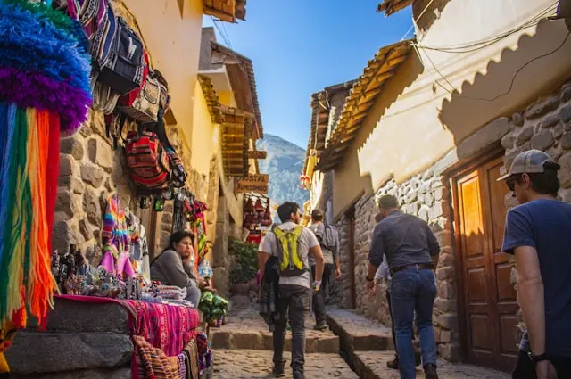 dos personas en una calle
