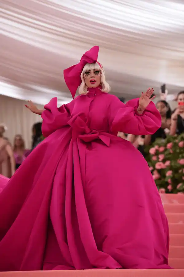 Lady Gaga en una alfombra roja