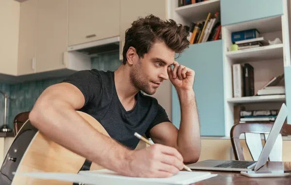 Aprender a tocar guitarra 5 pasos esenciales