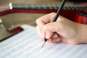 mano escribiendo