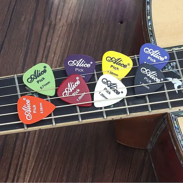 púas de guitarras personalizadas