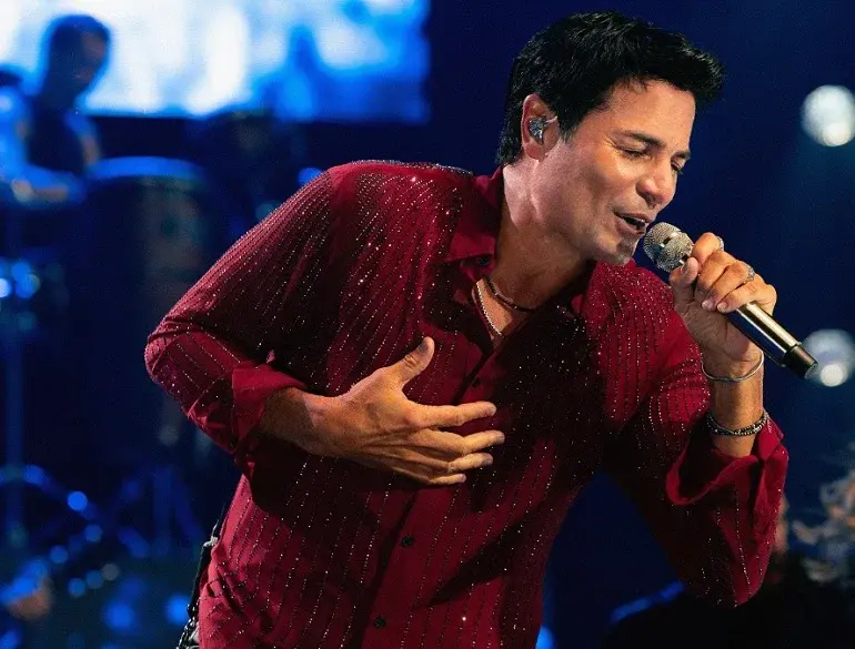 Chayanne en Lima cantando
