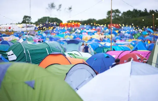 acampar para un concierto