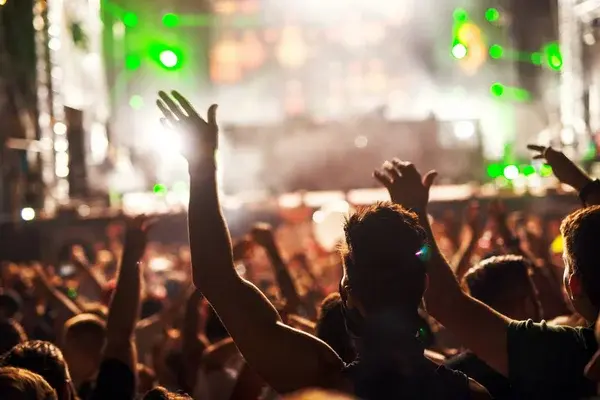 cosas que llevar para acampar en un concierto
