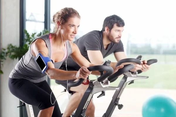 mejores canciones para entrenar en el gym