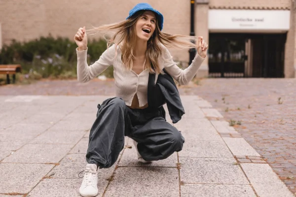 Los orígenes de la moda callejera: De la subcultura a la moda global