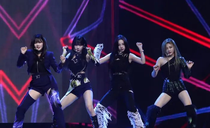 El Kpop en América Latina Su crecimiento y competencia con otros géneros musicales