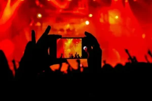 Merchandising en conciertos conecta con tus fans