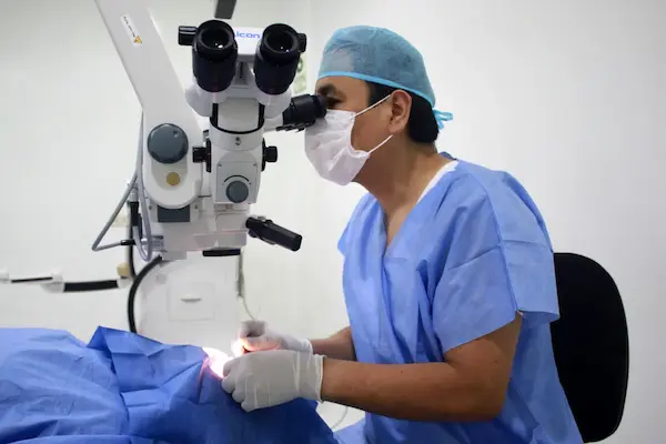 El equipo de expertos de Eyes Center tu salud ocular en manos confiables