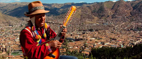 La mezcla del paisaje y la música del Cusco