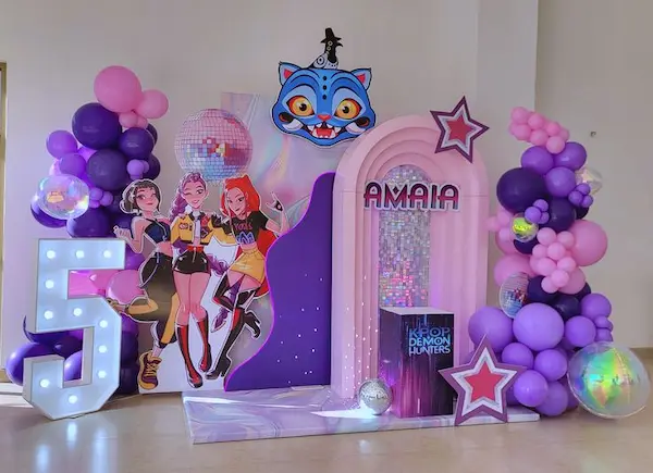 fiesta temática de la serie las Guerreras Kpop