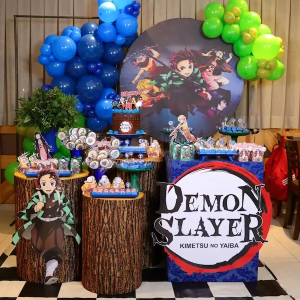 fiesta temática del anime Demon Slayer