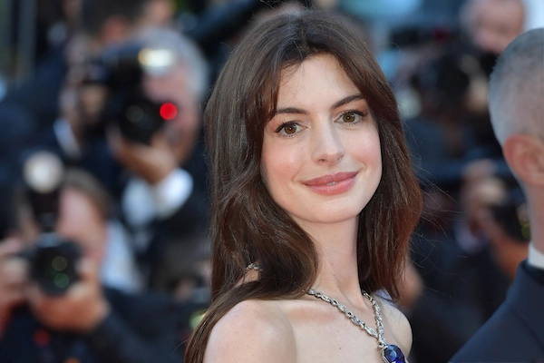 Anne Hathaway y la protección solar diaria rutina de skincare