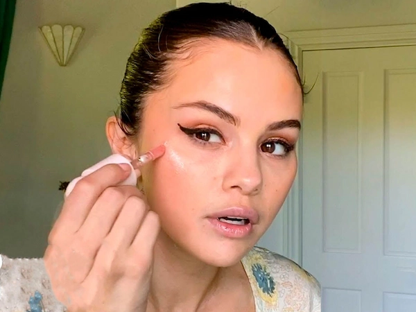 Selena Gomez y escuchar las necesidades de la piel rutina de skincare