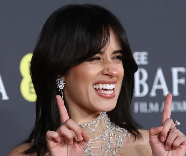 Por qué las cantantes suelen tener sonrisas perfectas
