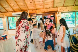 Uso de disfraces y personajes animados
